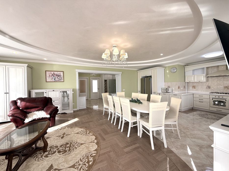 Велика 3к-Квартира з Авторським ремонтом у Калиновій Слободі.