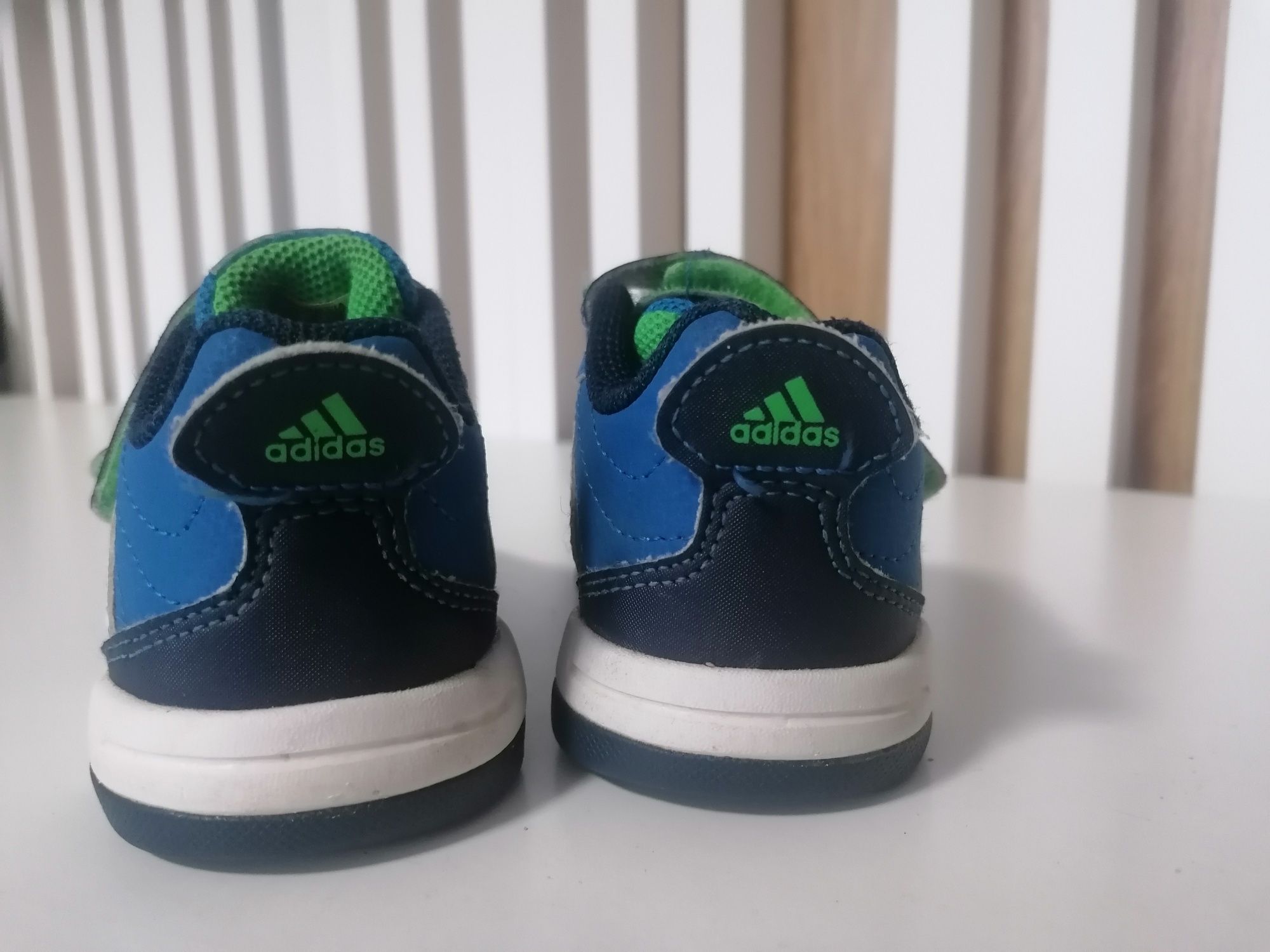 Buty adidas r. 23