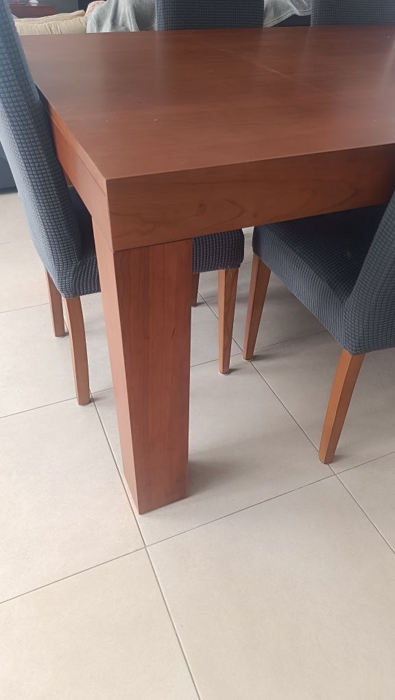 Mesa de cozinha como nova com 8 cadeiras (NEGOCIÁVEL)