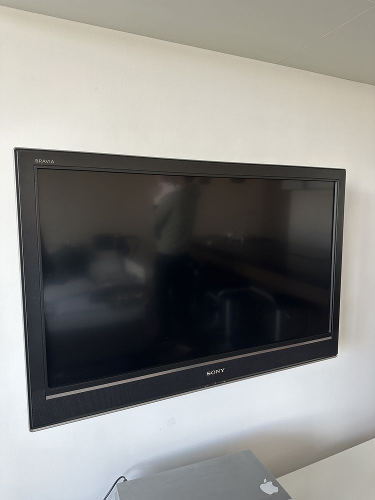 Telewizor Sony Bravia 42’’ + zestaw 4 glosników i subwoofer