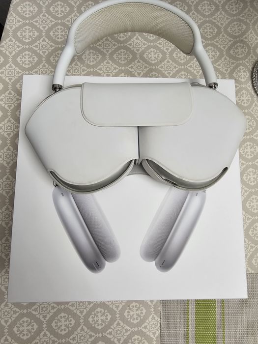 Продам AirPods Max