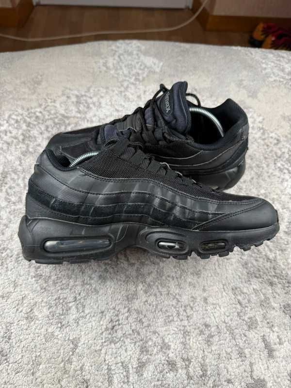 NikeAirMax95EssentialTripleBlack r.44