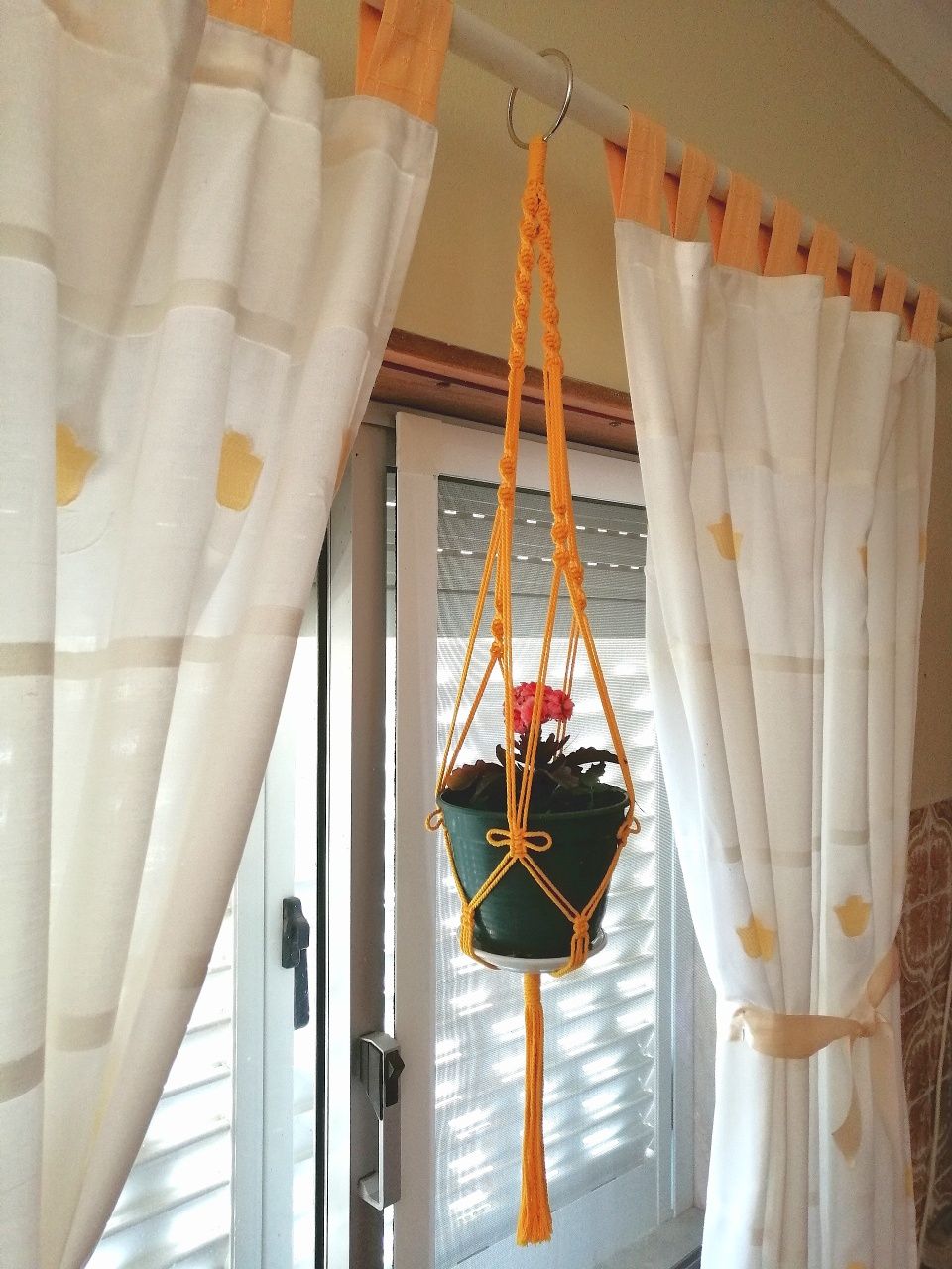 Suportes para plantas em macramé