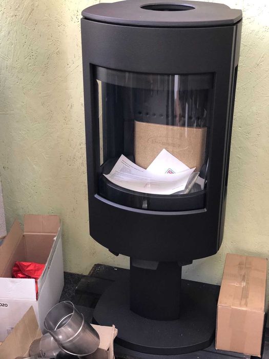 Dovre Astro 4CB/P – скандинавський дизайн і огляд вогню з 3 боків