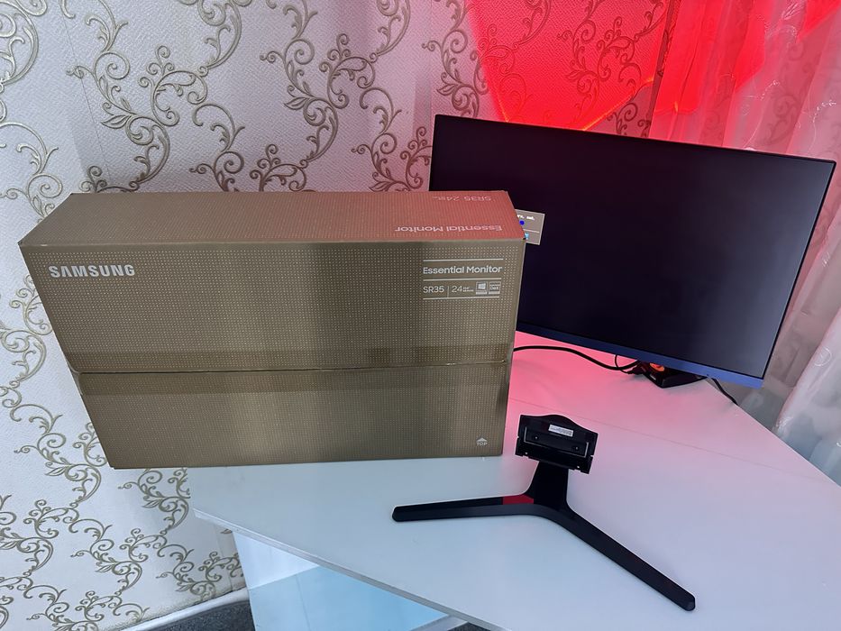 Монитор Samsung 24 дюйма 120Hz (есть кронштейн, если нужно)