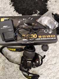 Дзеркальний фотоапарат Nikon D5100 об'єктивом 18-55.
