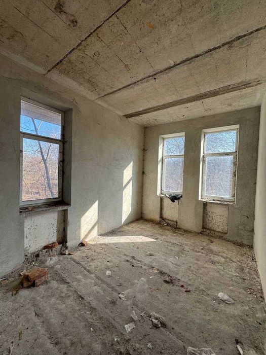 Продаж 5-х поверхового будинку 
с. Волиця 10 км. до Львова