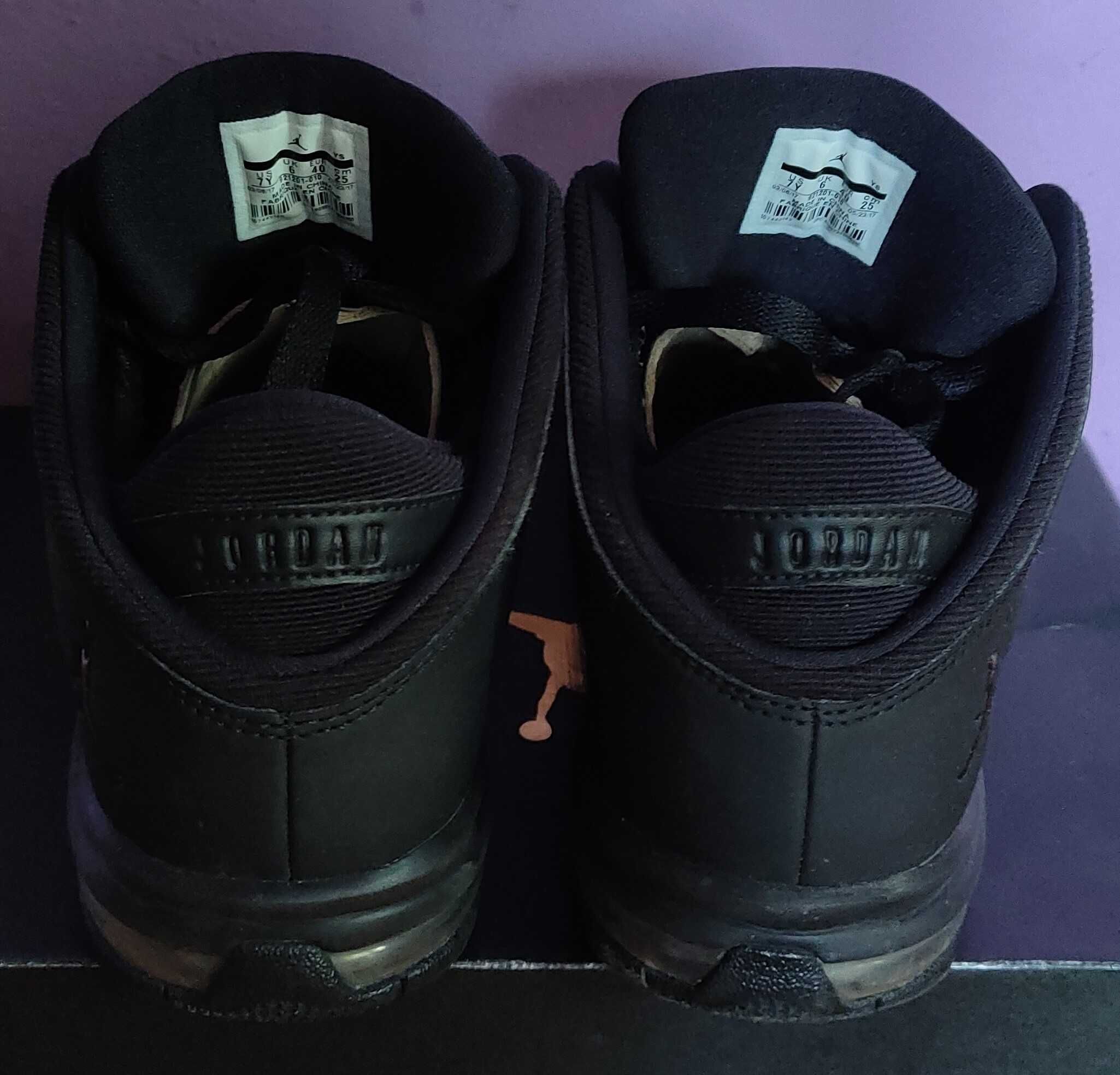 Buty Jordan czarne r. 40 (wkładka 25 cm)