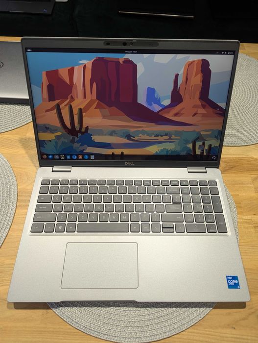 Dell Latitude 5520 IPS FHD i5-1145g7/16gb ddr4/256gb m2/Linux