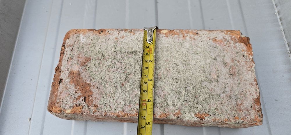 Stara cegła rozbiurkowa