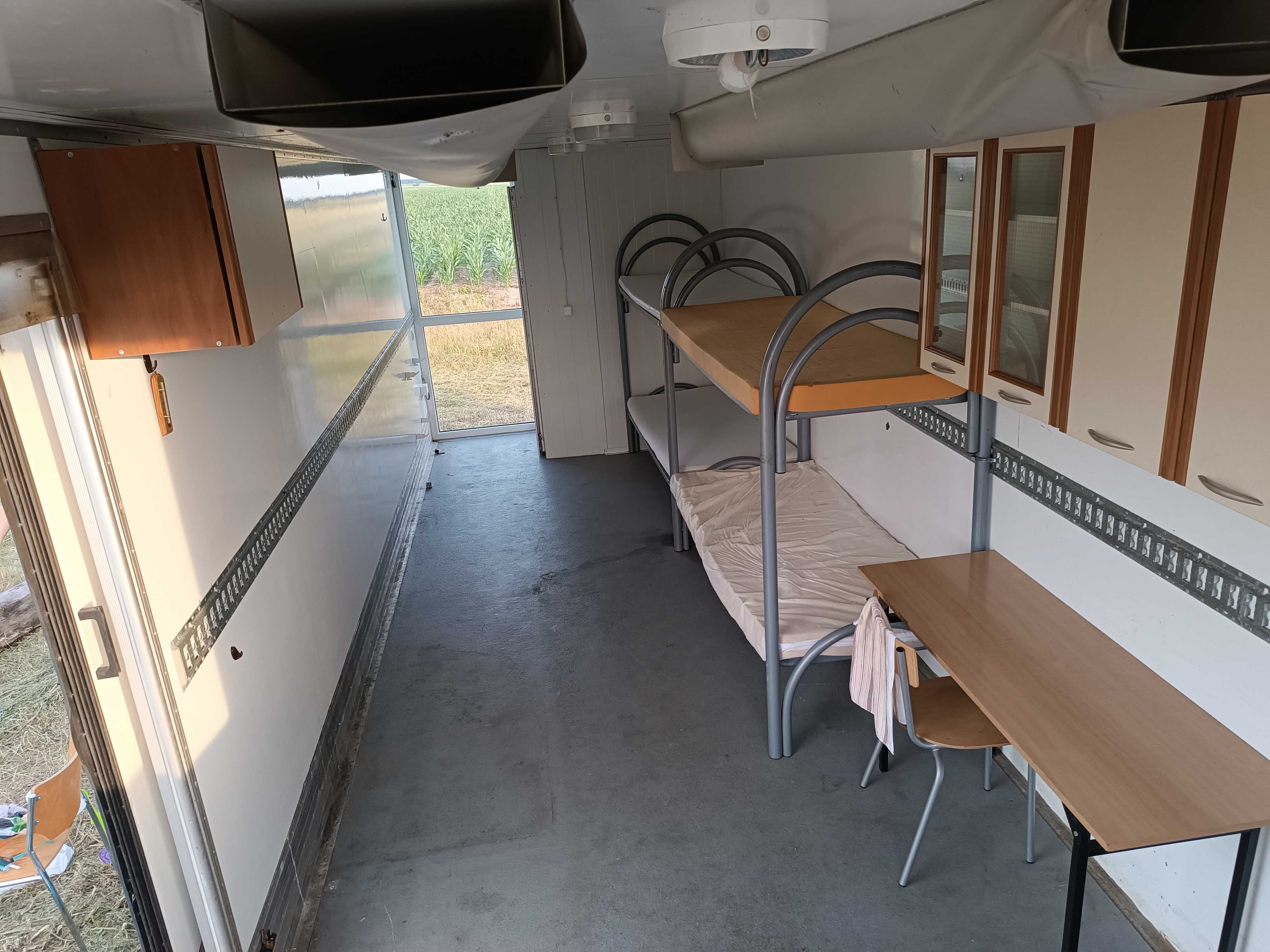 Izoterma mieszkalna 9,9 m z kuchnią i prysznicem / 6 os.