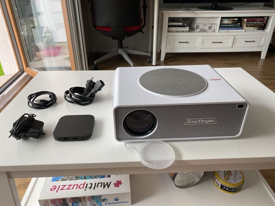 Projektor TouYinger Q10 +  Xiaomi MI box S