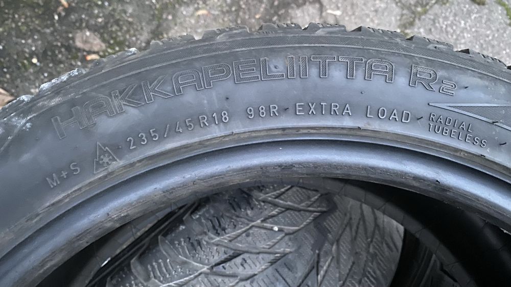 Шини зимові Nokian Hakkapeliitta R2 235/45R18