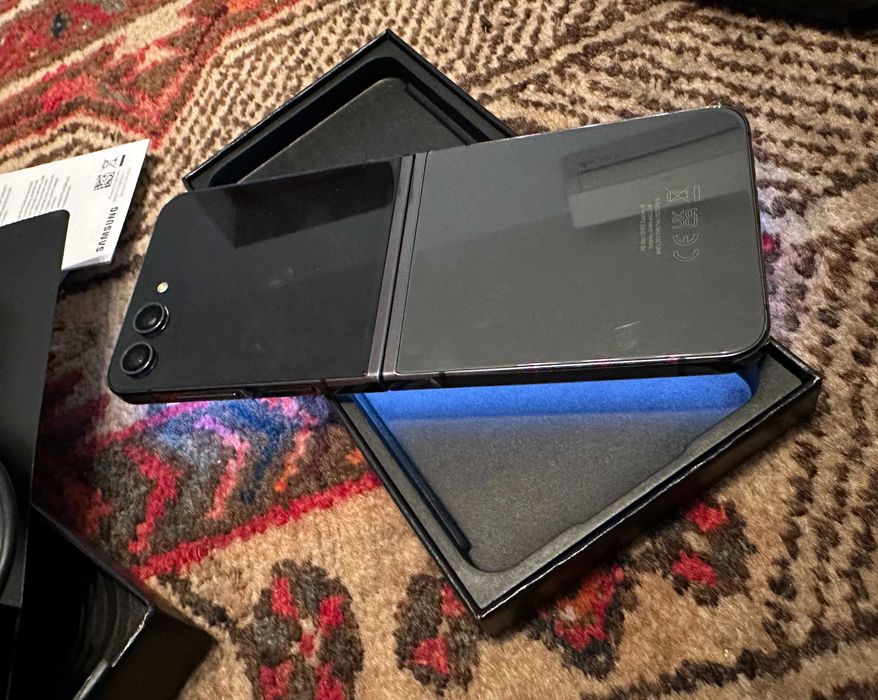 Samsung Galaxy Z Flip5 8GB 512GB GWARANCJA pełen komplet bez rat