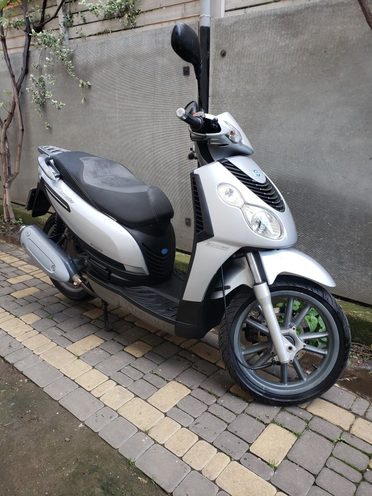 Скутер Piaggio Carnaby 200