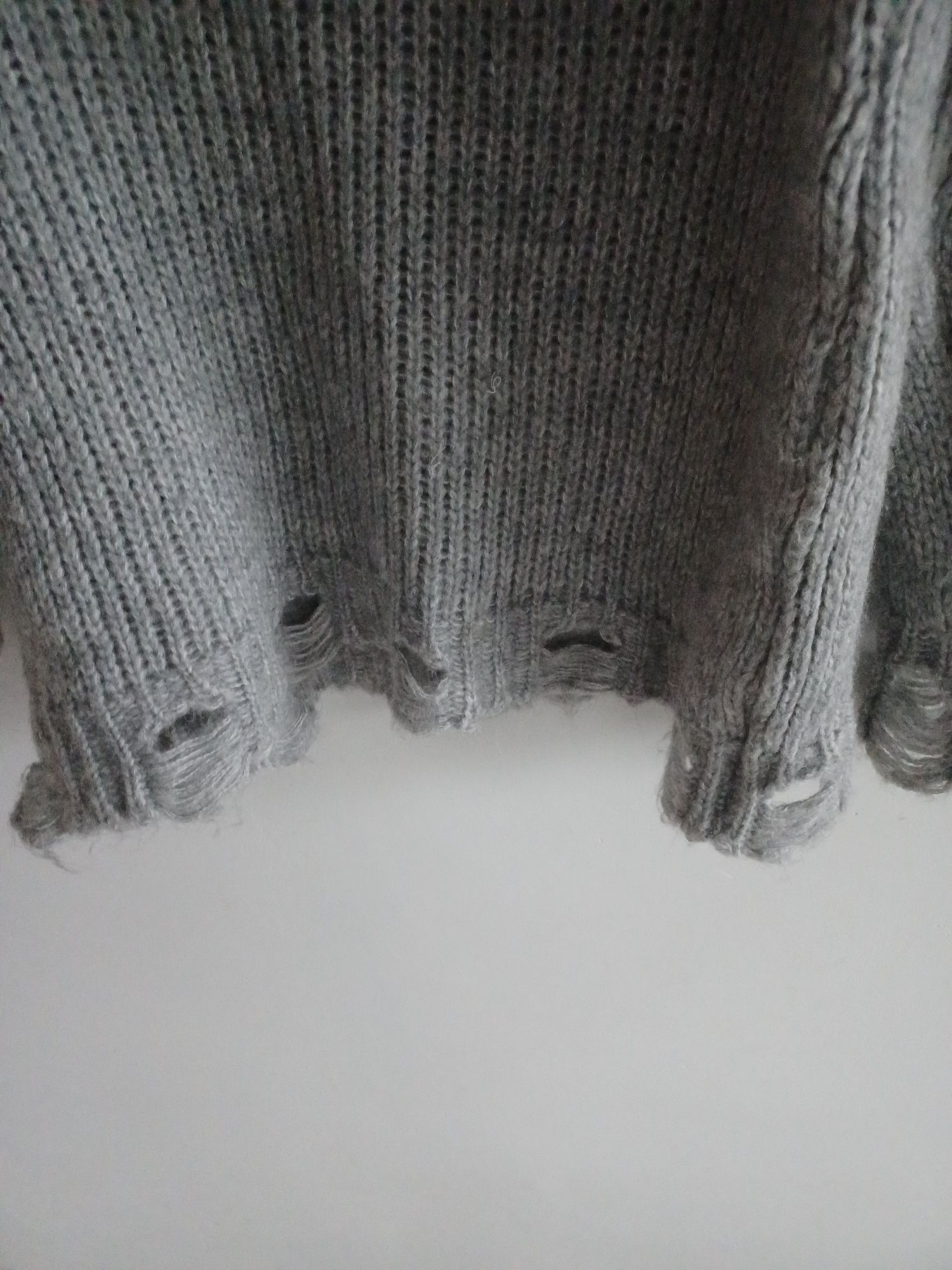 Śliczny sweter sweterek