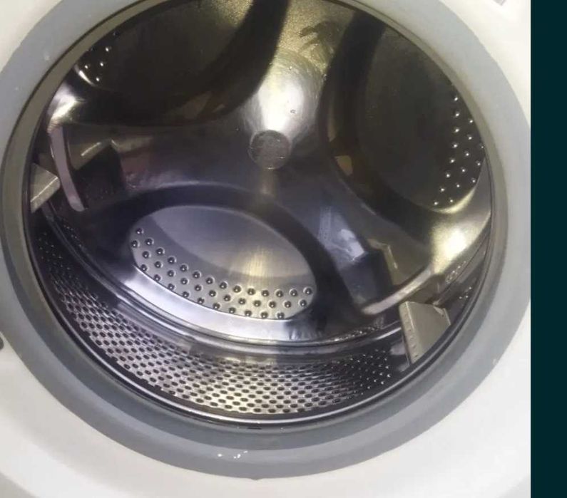 Пральна машина в ідеальному стані