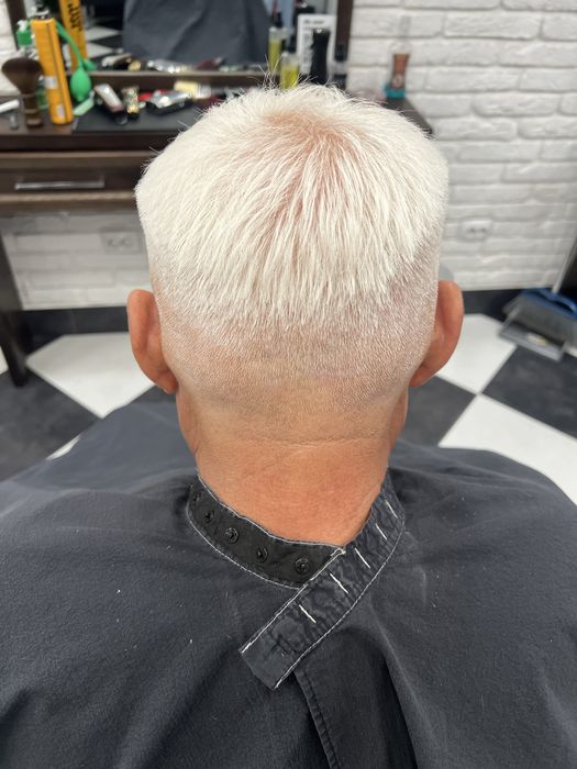 Безкоштовно шукаю модель бажано з бородою на стрижку