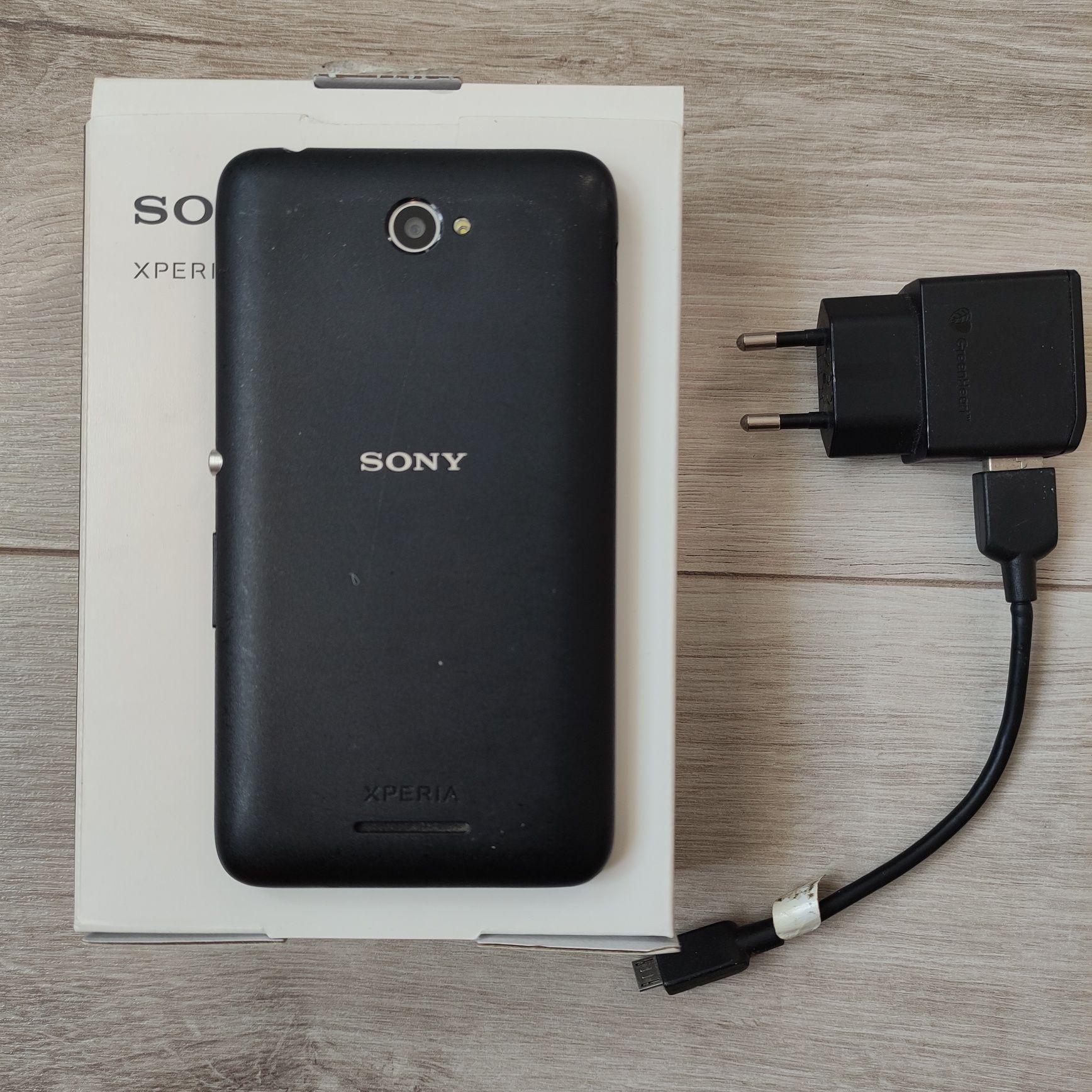Telefon Sony Xperia E4