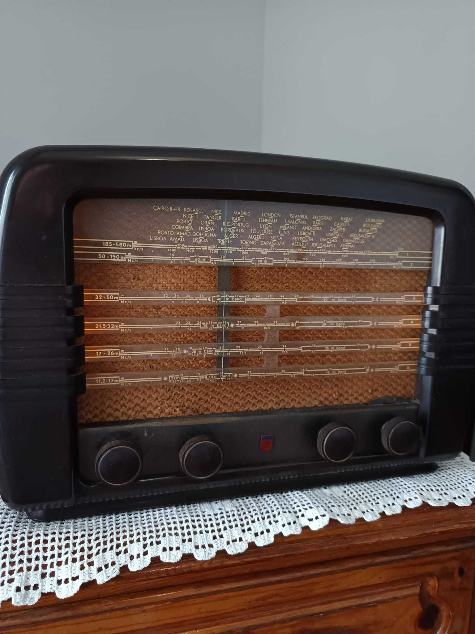 Rádio antigo Philips BX480A