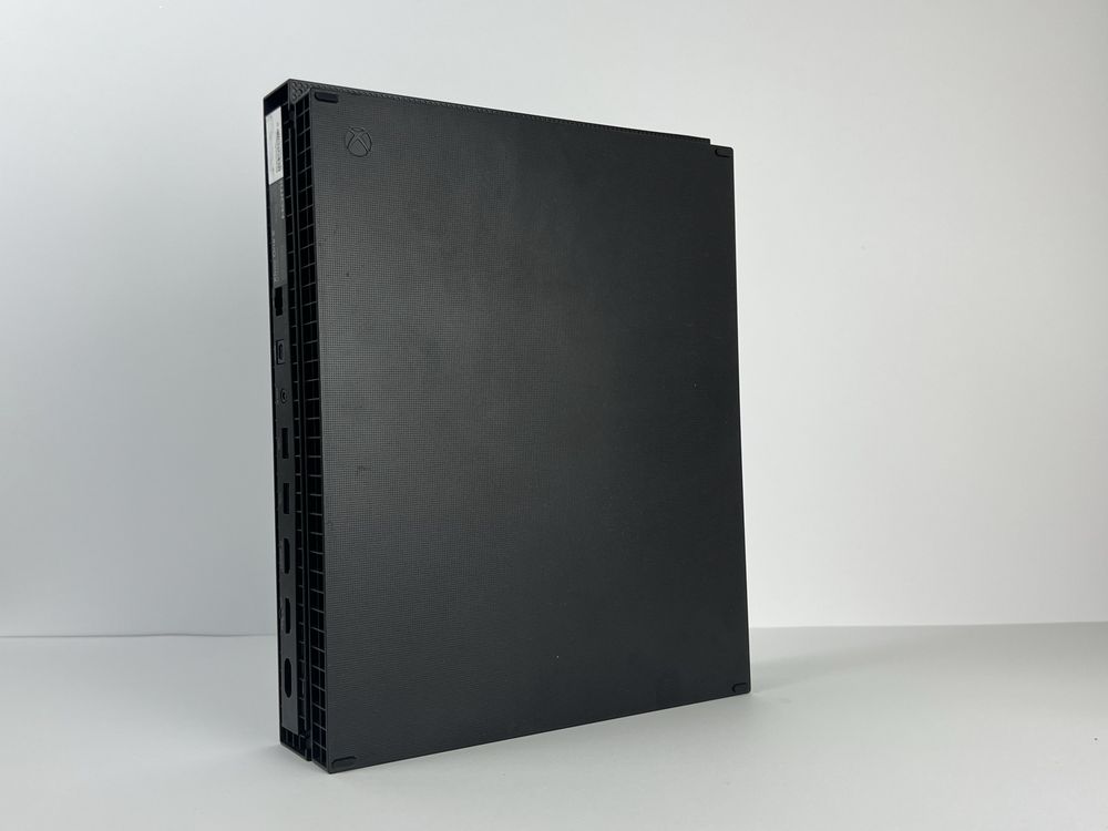 Магазин. XBOX One X 1TB два джойстики