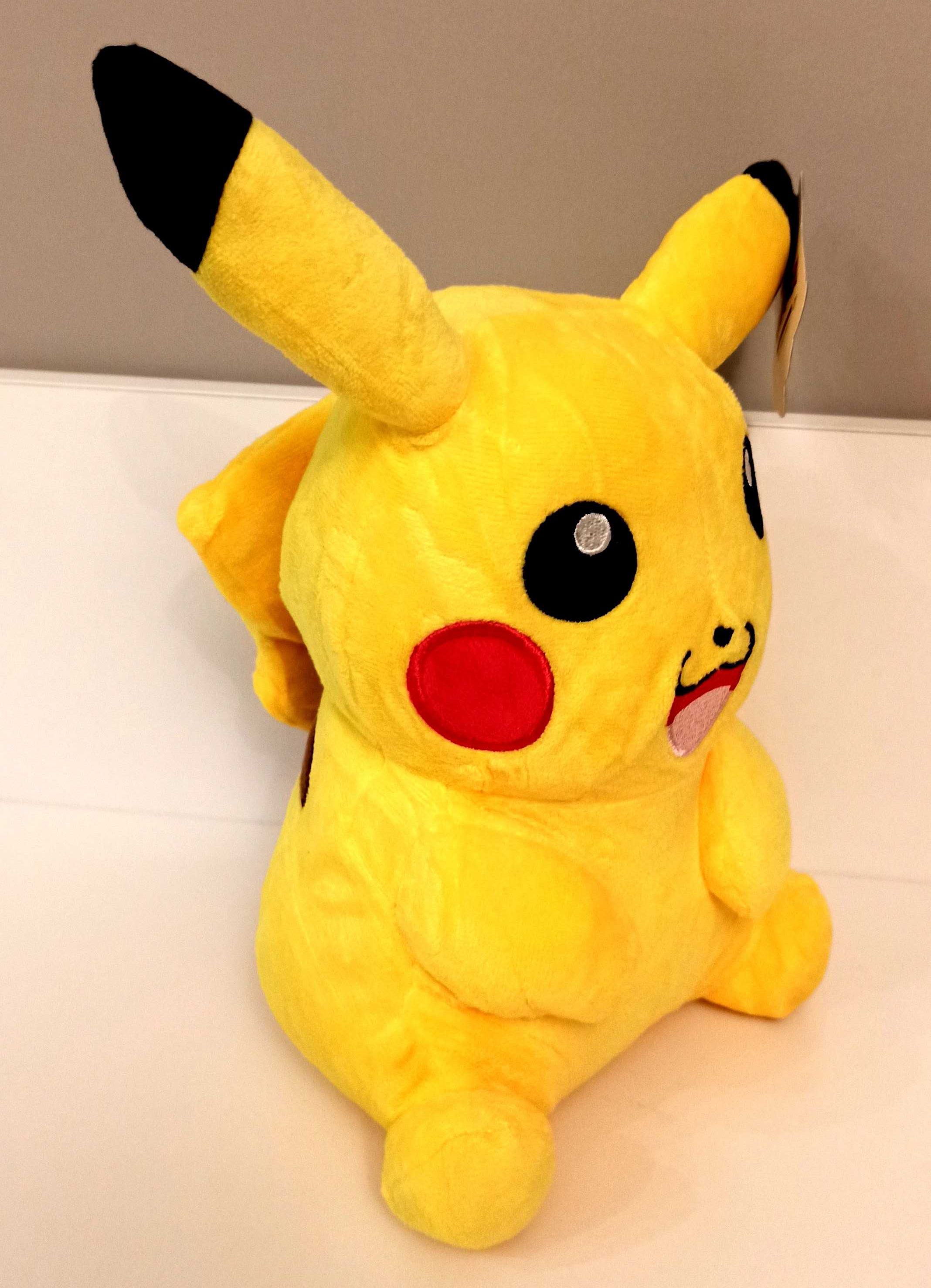 Śliczna Maskotka Pokemony pikachu + Breloczek jolteon + Karty 60 szt