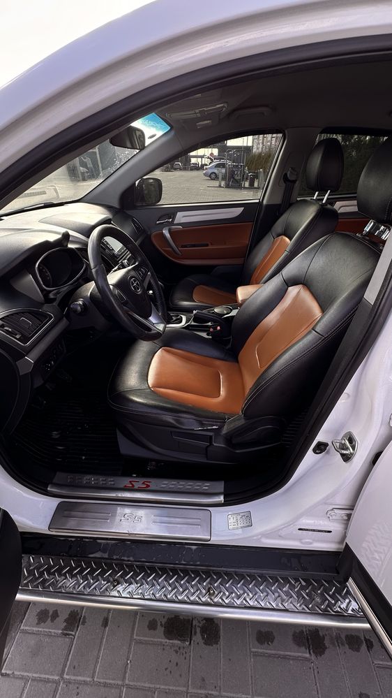 Семейный Кросовер JAC S5 .