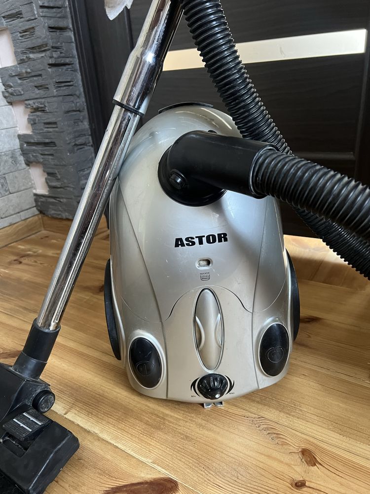 Пилосос Astor 1800 W, Б/у