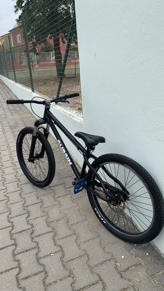 Bicicleta dirt jump