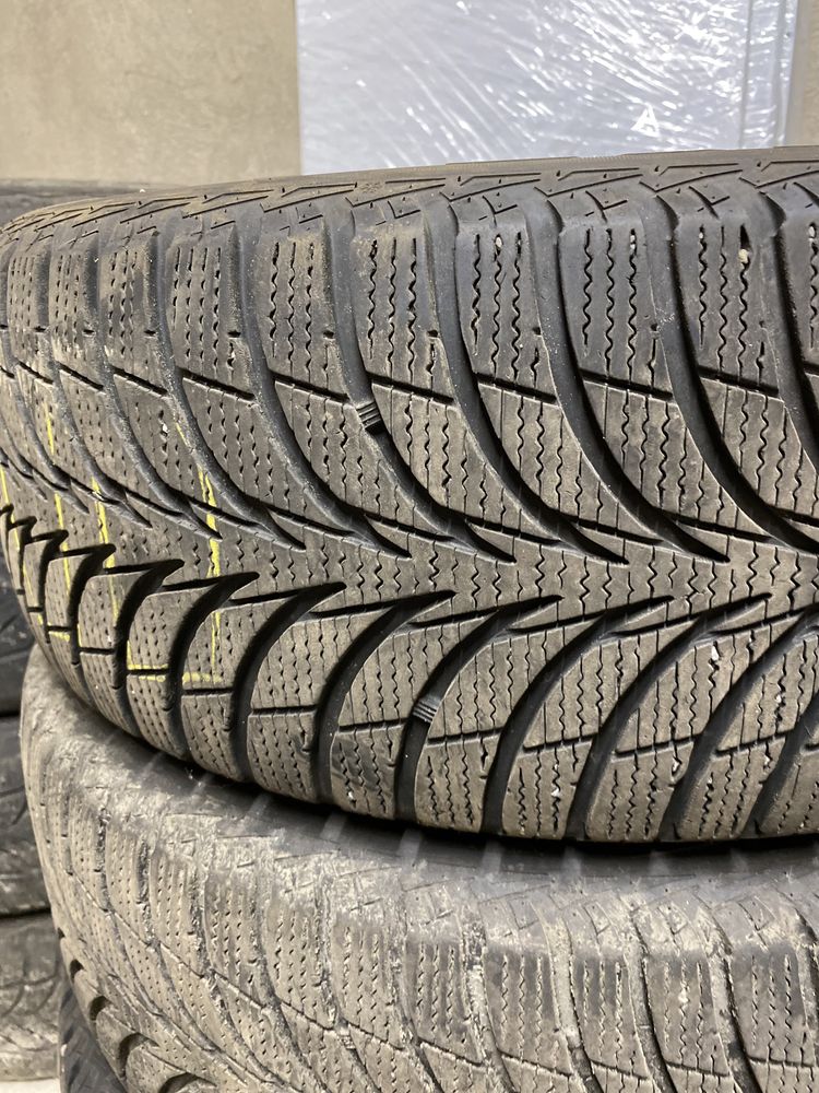 Продам шини GOODYEAR UltraGrip 215/55 R17 94Т зима