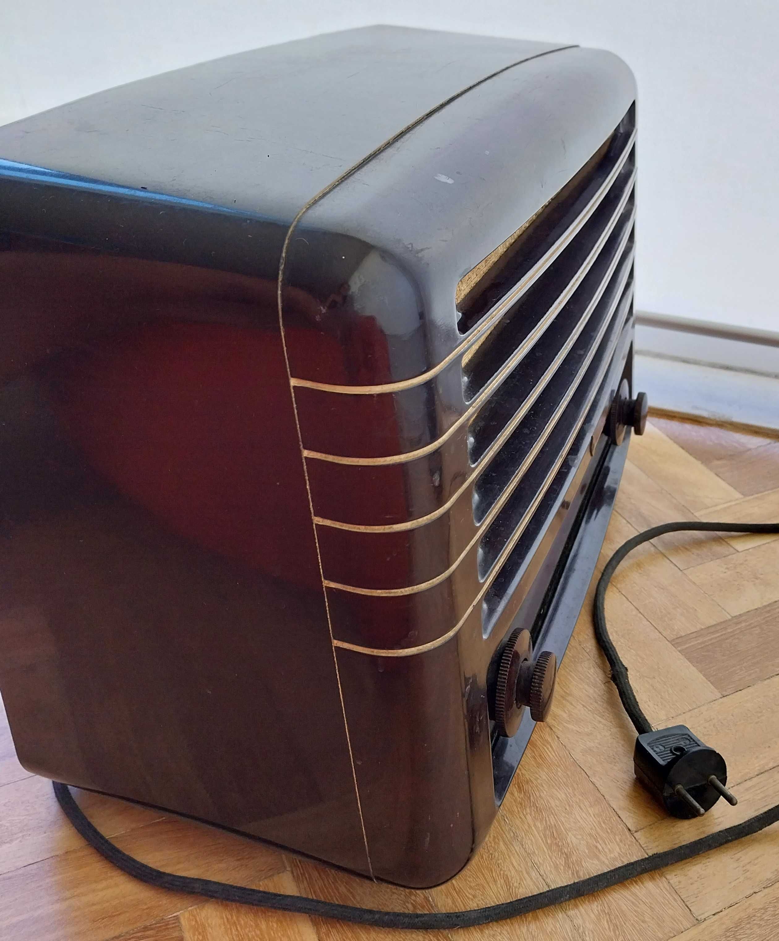 rádio antigo Siera, provavelmente de 1949