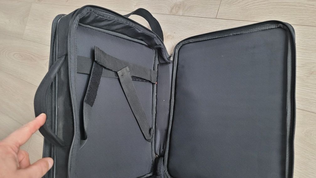 Czarna torba na laptopa American Tourister