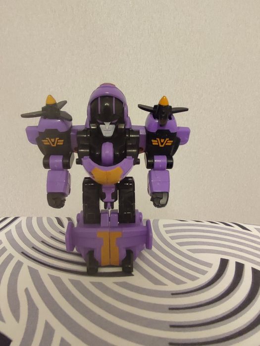 три трансформери роботи літак скрічер