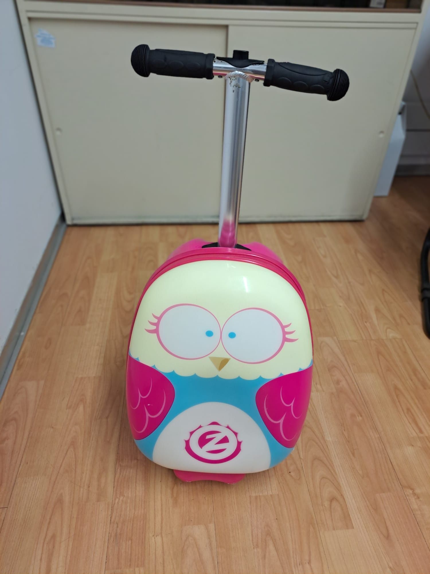 Mala de viagem com trotinete para menina