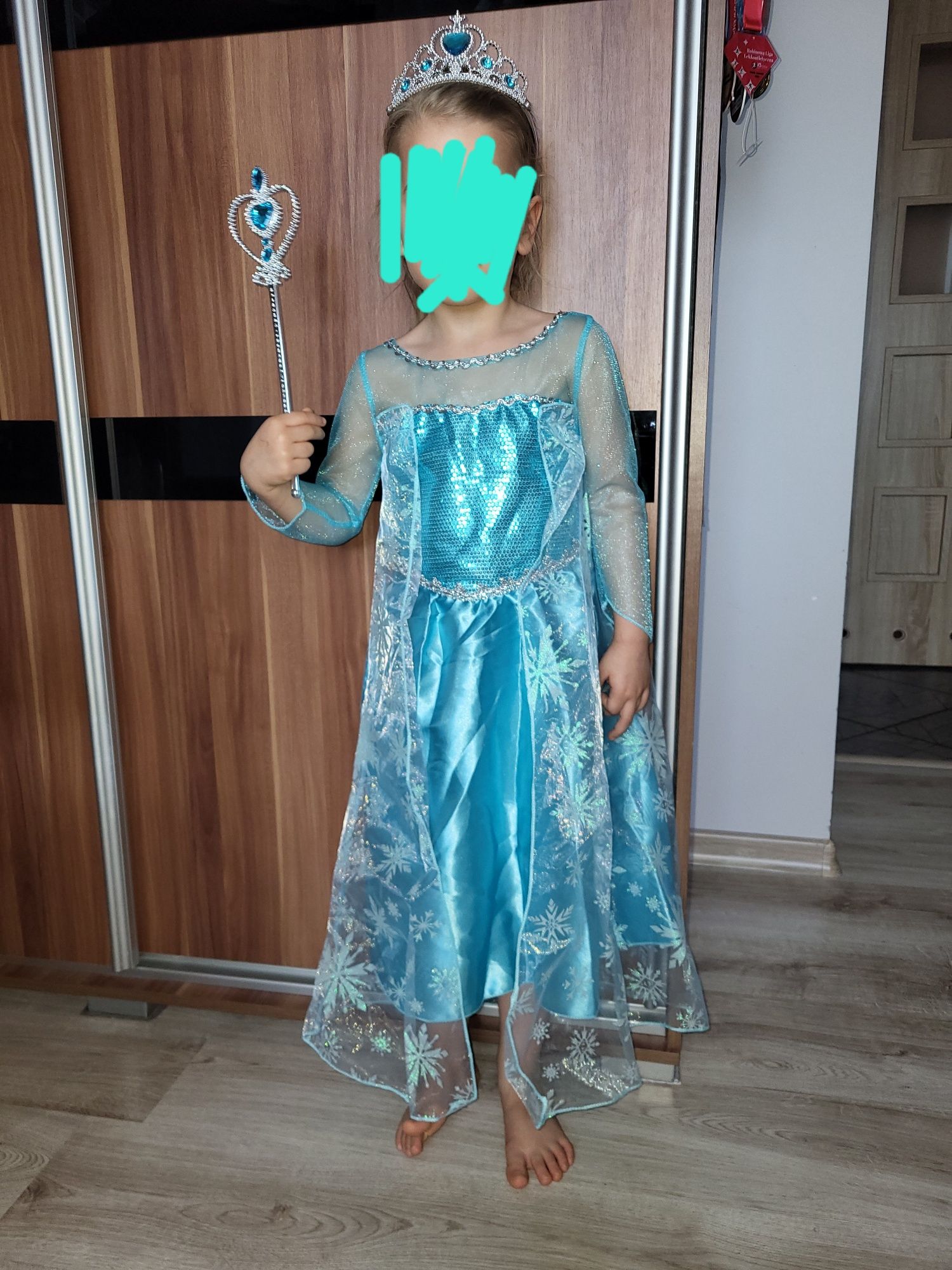 Sukienka Frozen, korona i różdżka