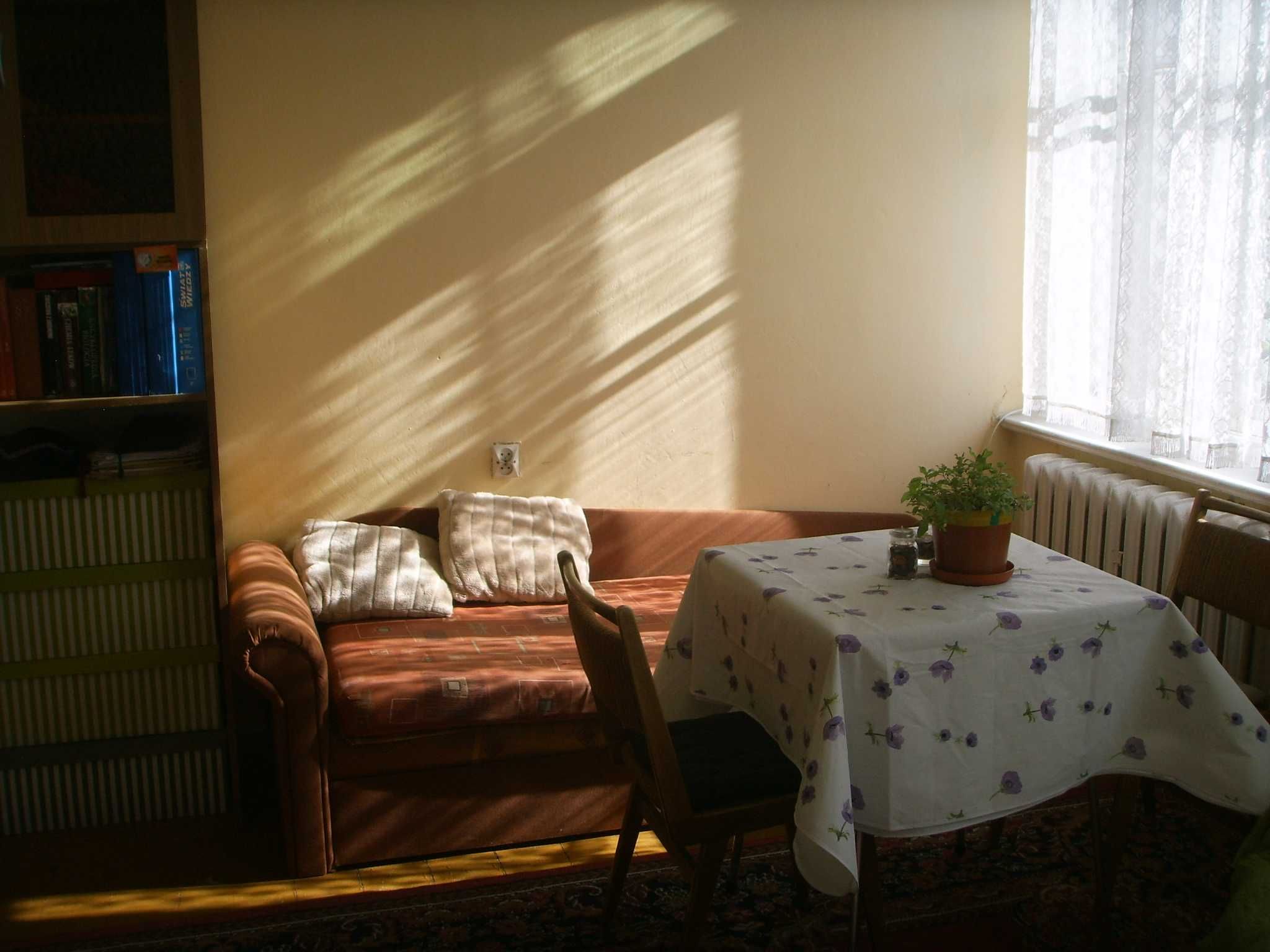 Ładny pokój 25m2 +balkon 10m2 dla 1-2 osób, 1 piętro, Al. Ossolińskich