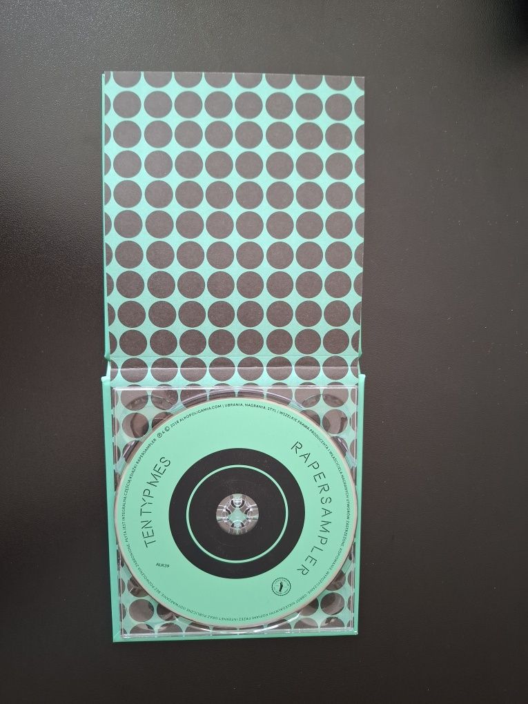 Płyta CD Rapersampler w pudełku z dodatkiem z autografem Ten typ Mes a