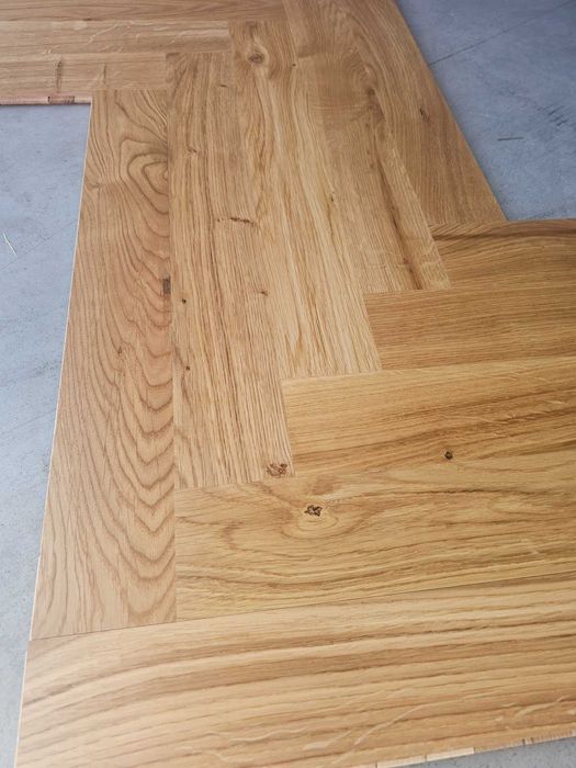 Parkiet dąb lakier 13x70x490  jodełka  (warstwa 6mm) (500 m2)