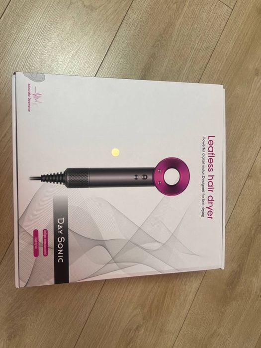 Фен новий з насадками , в ідеальному стані , не користувалась