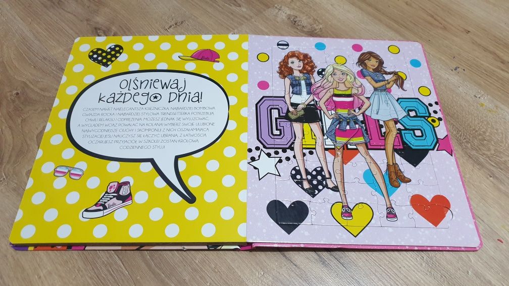 Książka Barbie z Puzzlami "Wielkie układanie 50 elementów"