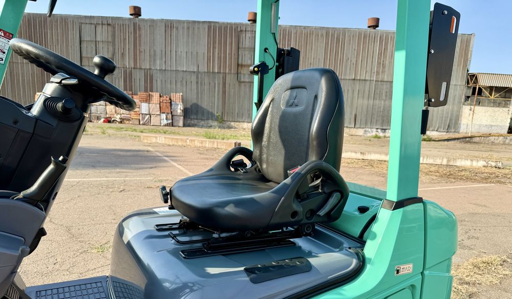 Майже новий навантажувач Mitsubishi KFGE18 бензин вилочный погрузчик