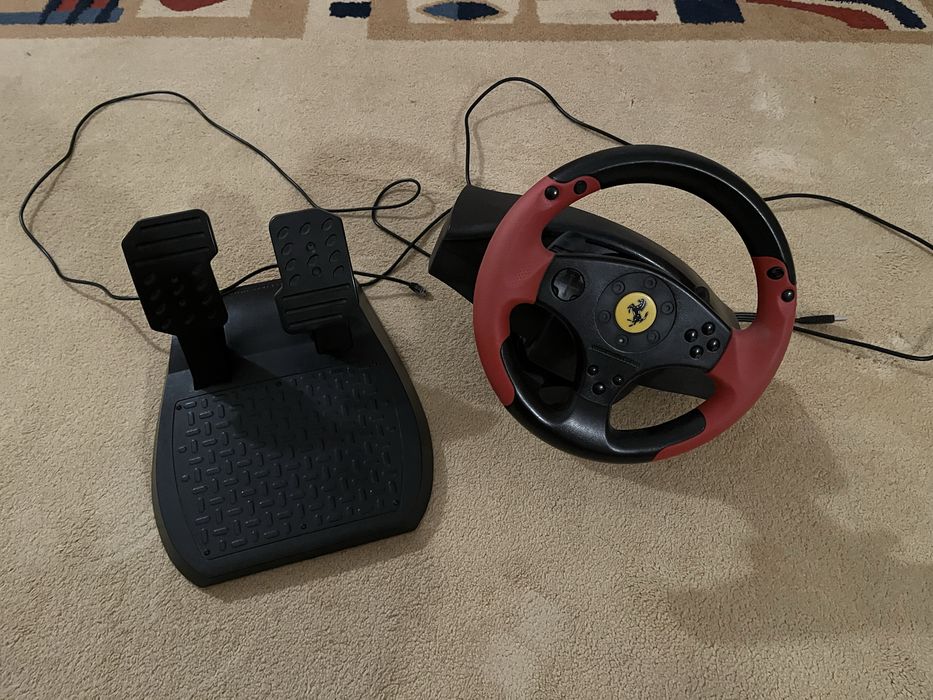 Kierownica i pedały Thrustmaster Ferrari Racing Red