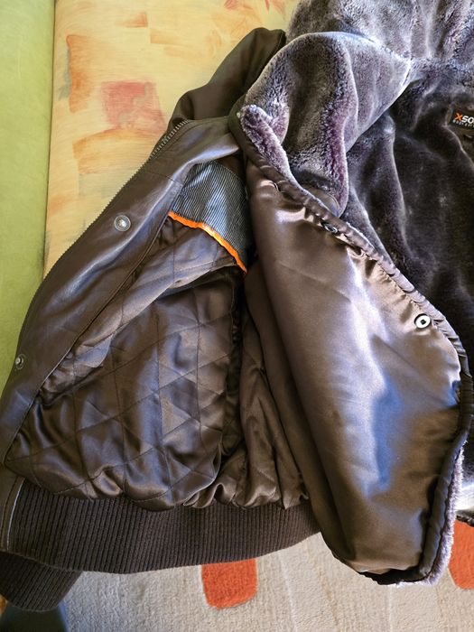 Куртка шкіряна чоловіча з підстібкою на хутрі.