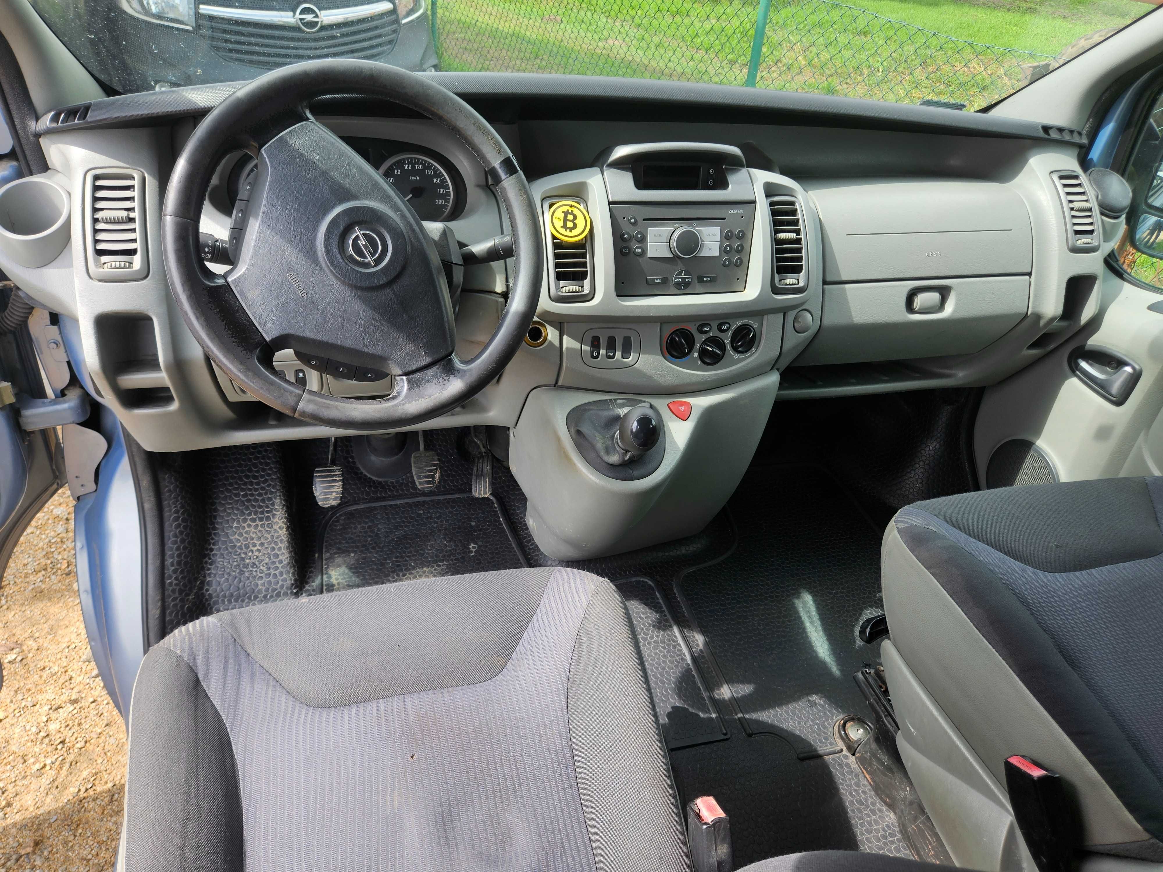 Opel vivaro 2.5 brygadówka 5 os. Klima