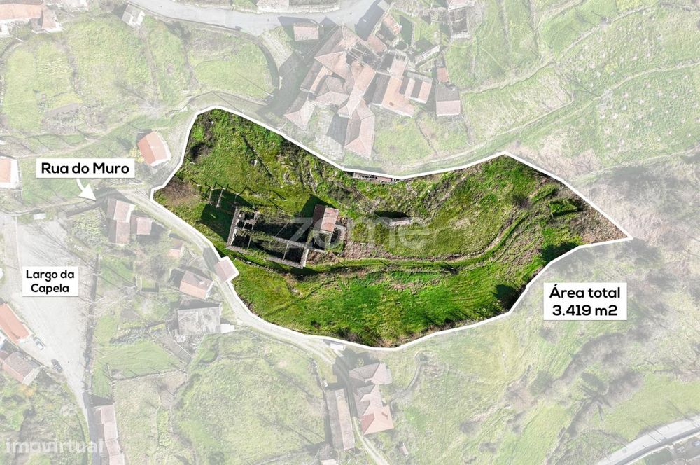 Moradia para reconstruir com terreno de 3.400 m2 - Ribeira de Pena