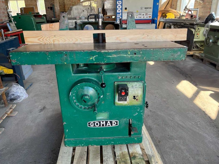 Станок верикально фрезерний..Фрезерний станок по дереву