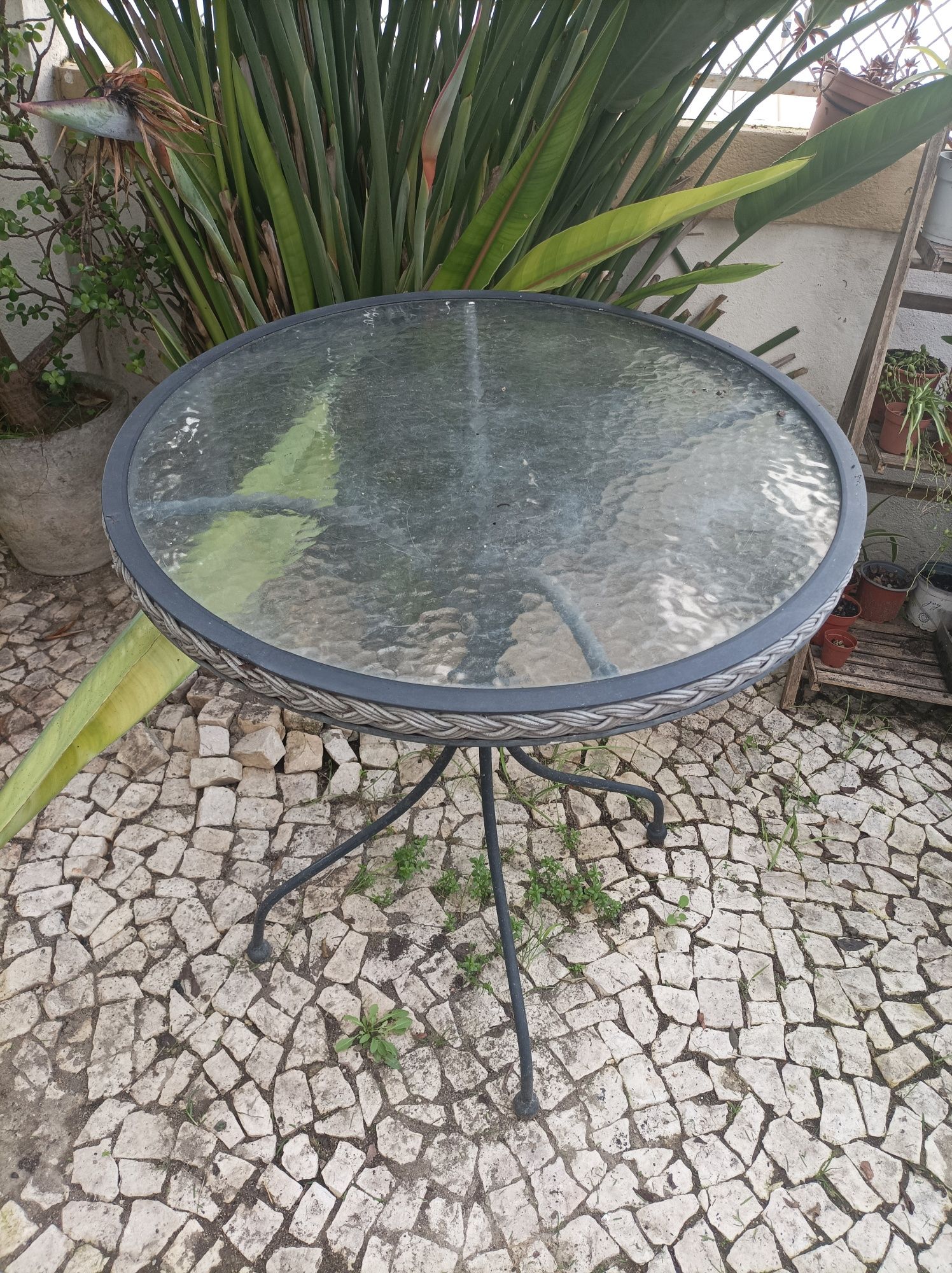 Mesa de ferro para jardim