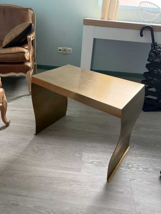 Mesa de apoio prateada