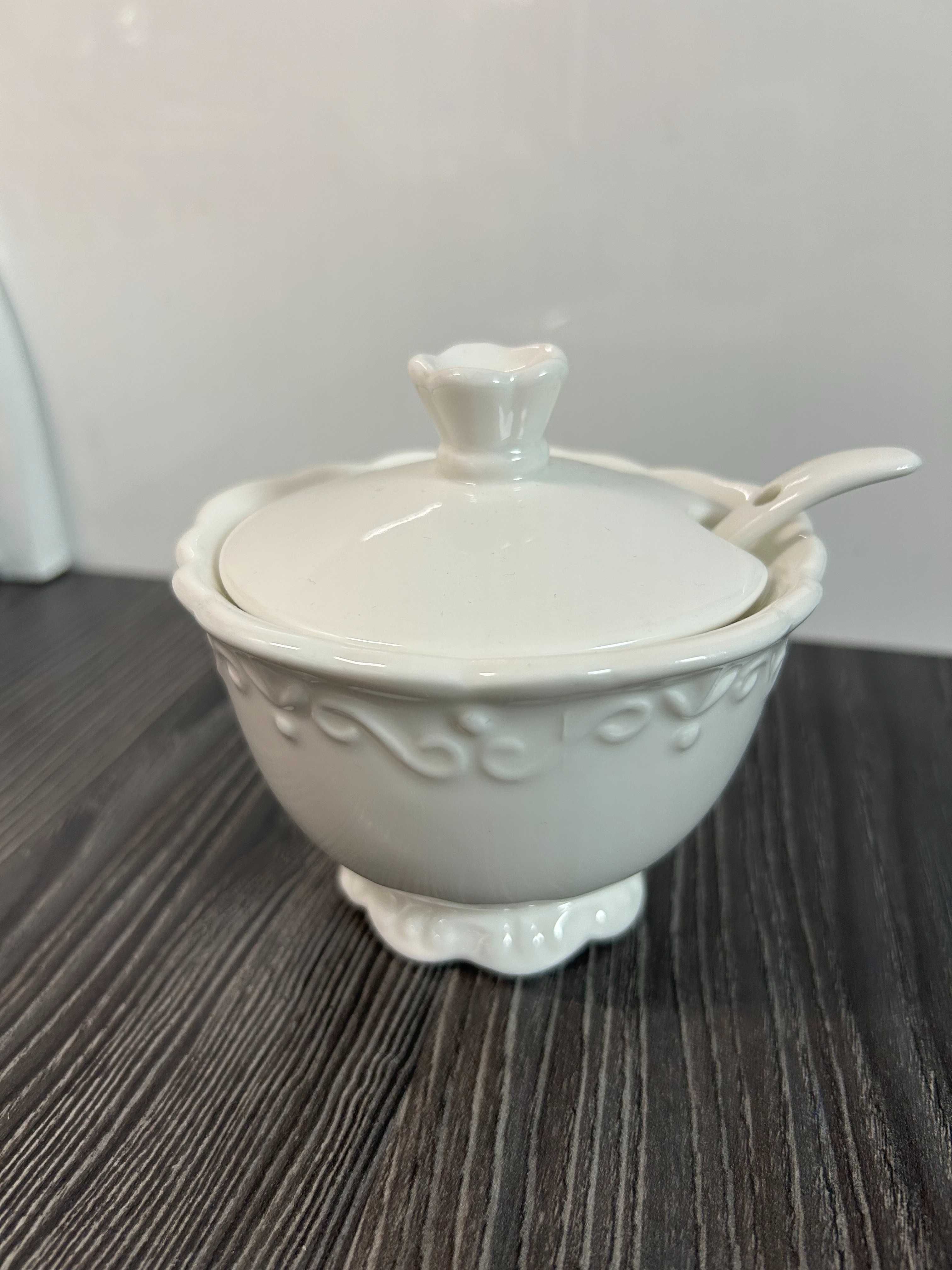Nowa Cukiernica z łyżeczką porcelana biała styl dworkowy Shabby