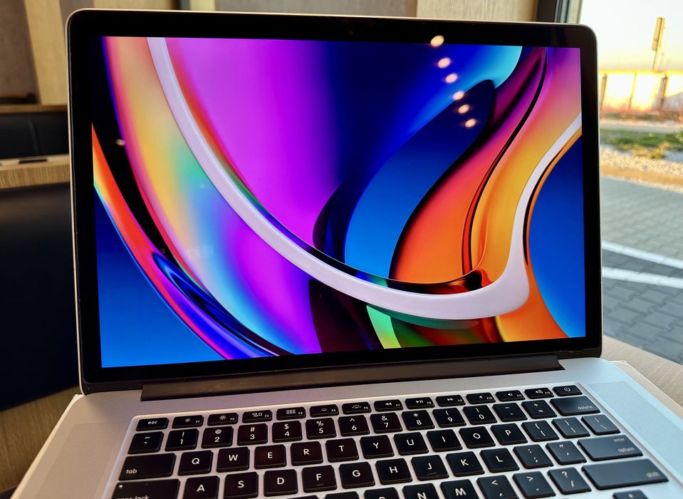 2015 Apple Macbook Pro 15 Retina A1398 i7 2.5GHz SSD 512GB AMD Radeon9